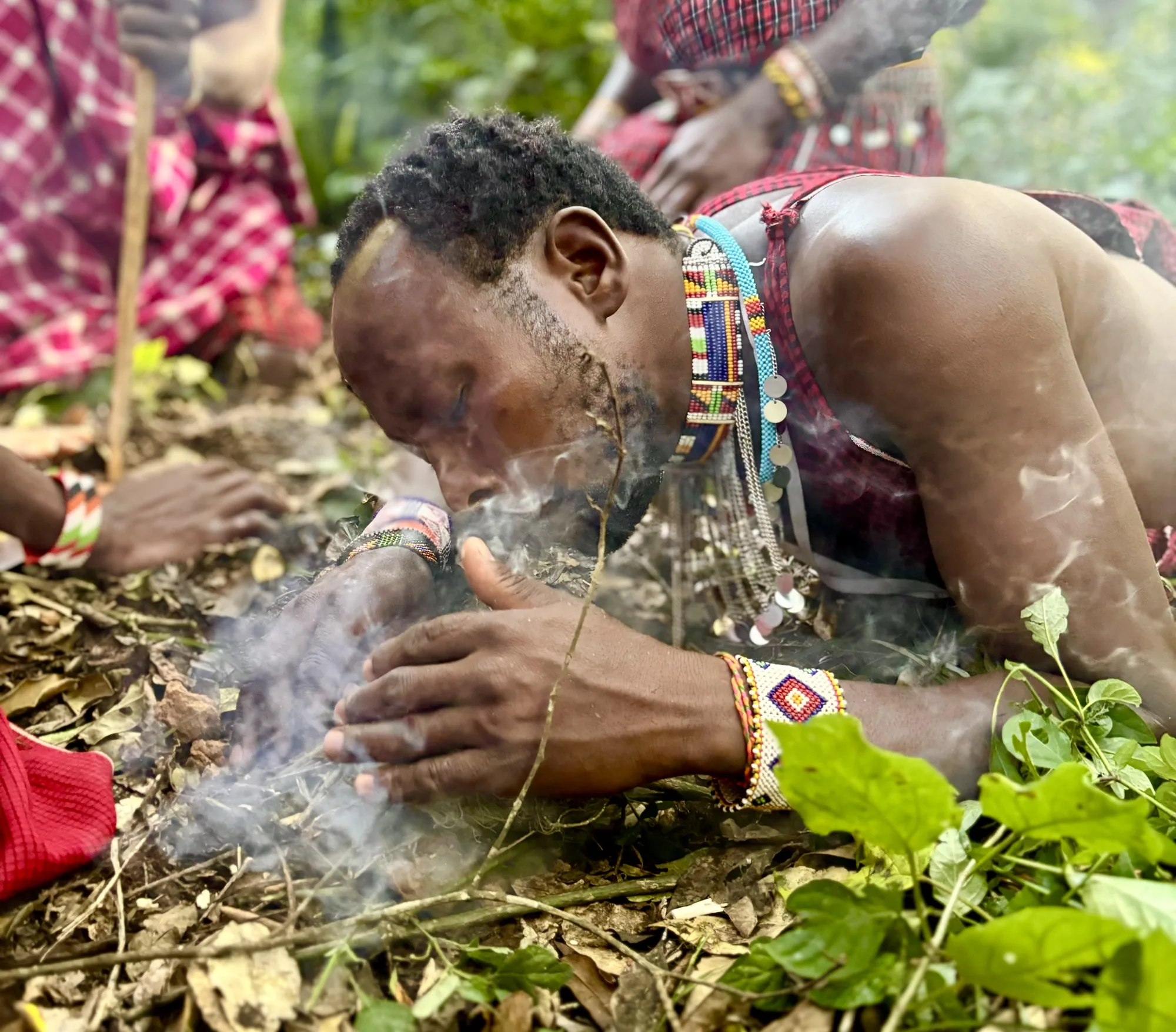 Cérémonie autour du feu à Neloïta Camp